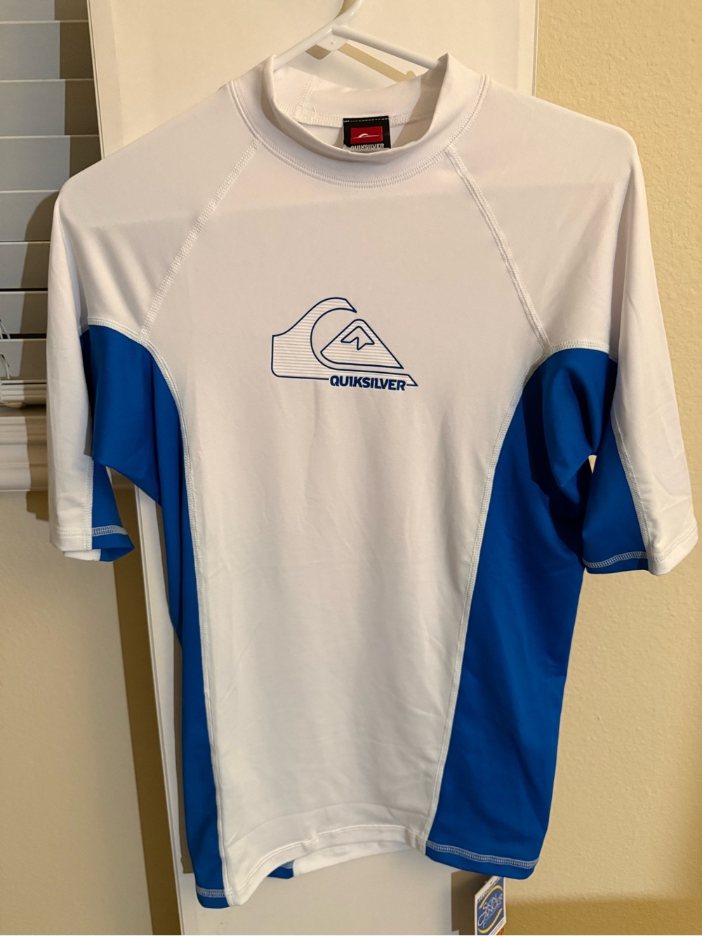 Quiksilver Men’s White and Blue Short-Sleeve Rash Guard